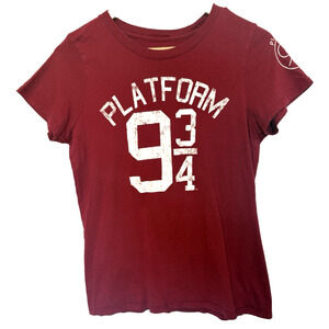 Harry Potter Platform 9 3/4 Shirt Womens Size M Baby Tee Graphic Maroon Hogwarts